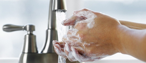  Gründliches Händewaschen - wirksame Vorbeugung gegen die Verbreitung von Viren.